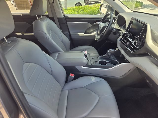 Used 2022 Magnetic Gray Metallic Toyota Hybrid XLE image 33