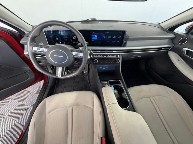 Used 2025 Red Hyundai SEL image 12