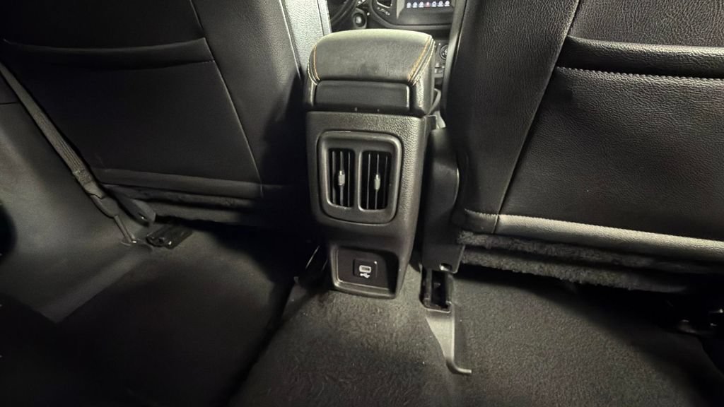Used 2020 Silver Jeep Latitude FWD image 29