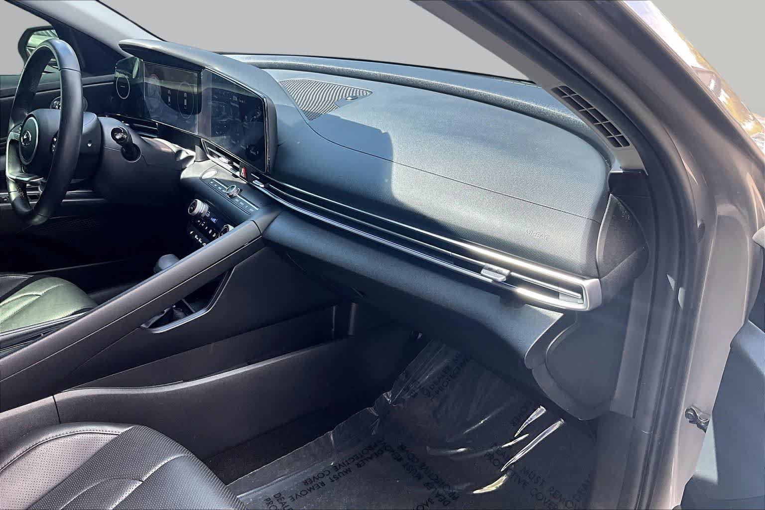 Used 2023 Fluid Metal Hyundai Limited image 19