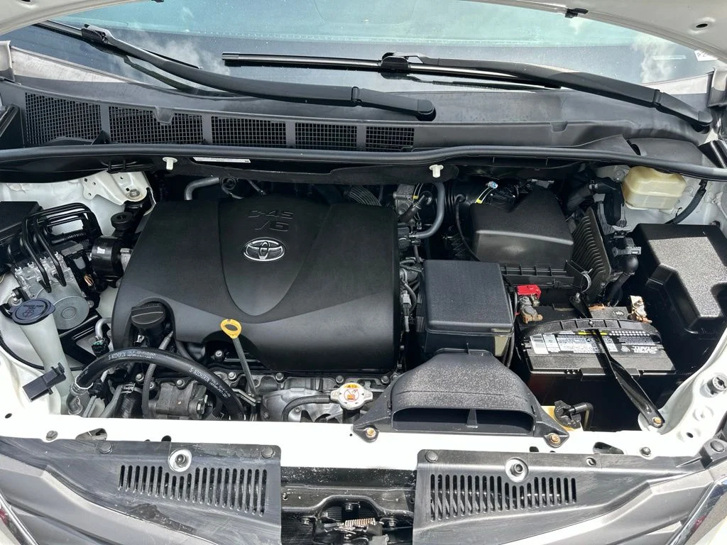 Used 2017 White Toyota XLE image 8