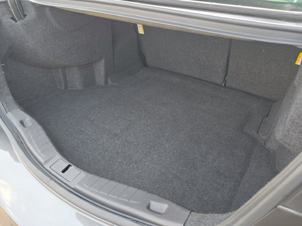 Used 2016 Gray Ford SE image 21