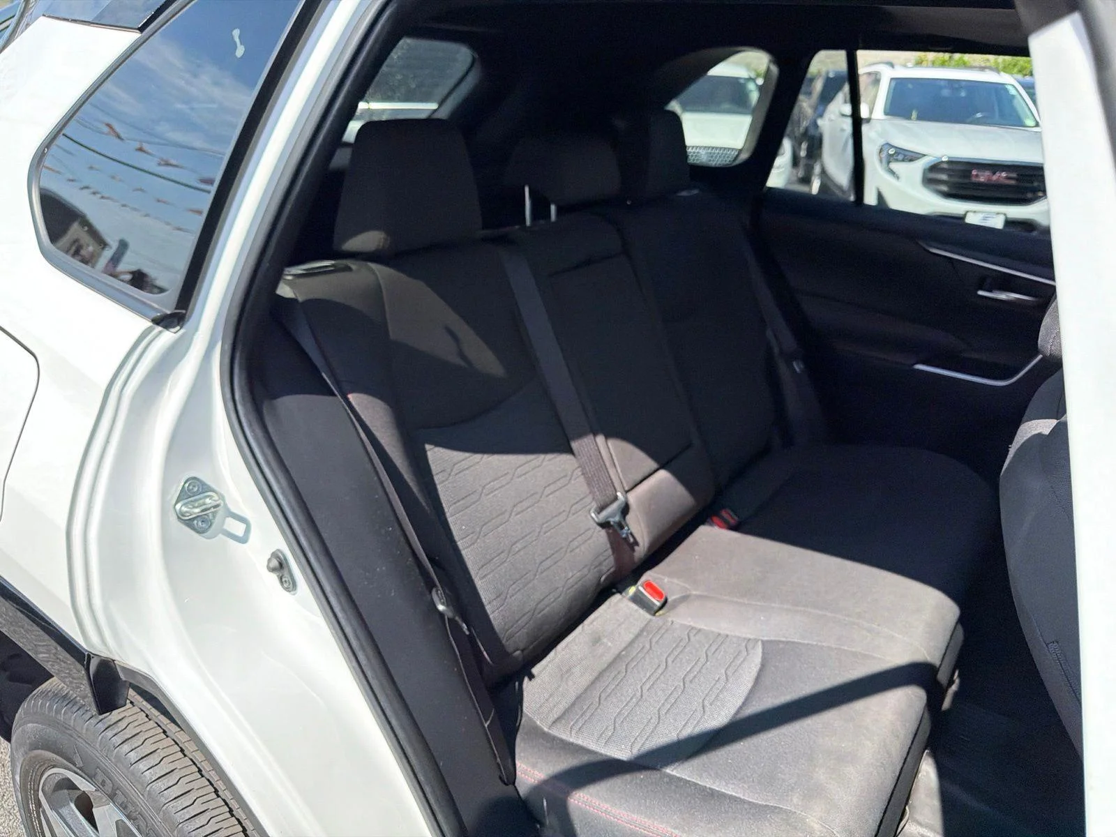 2023 Toyota RAV4 SE - Photo 16