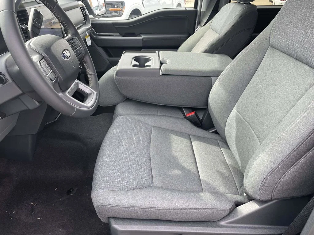 New 2026 Oxford White Ford XLT image 13