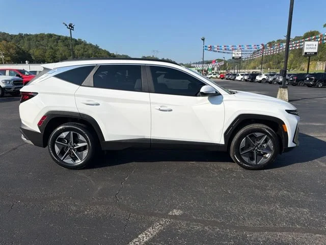 Used 2026 White Hyundai SEL image 9