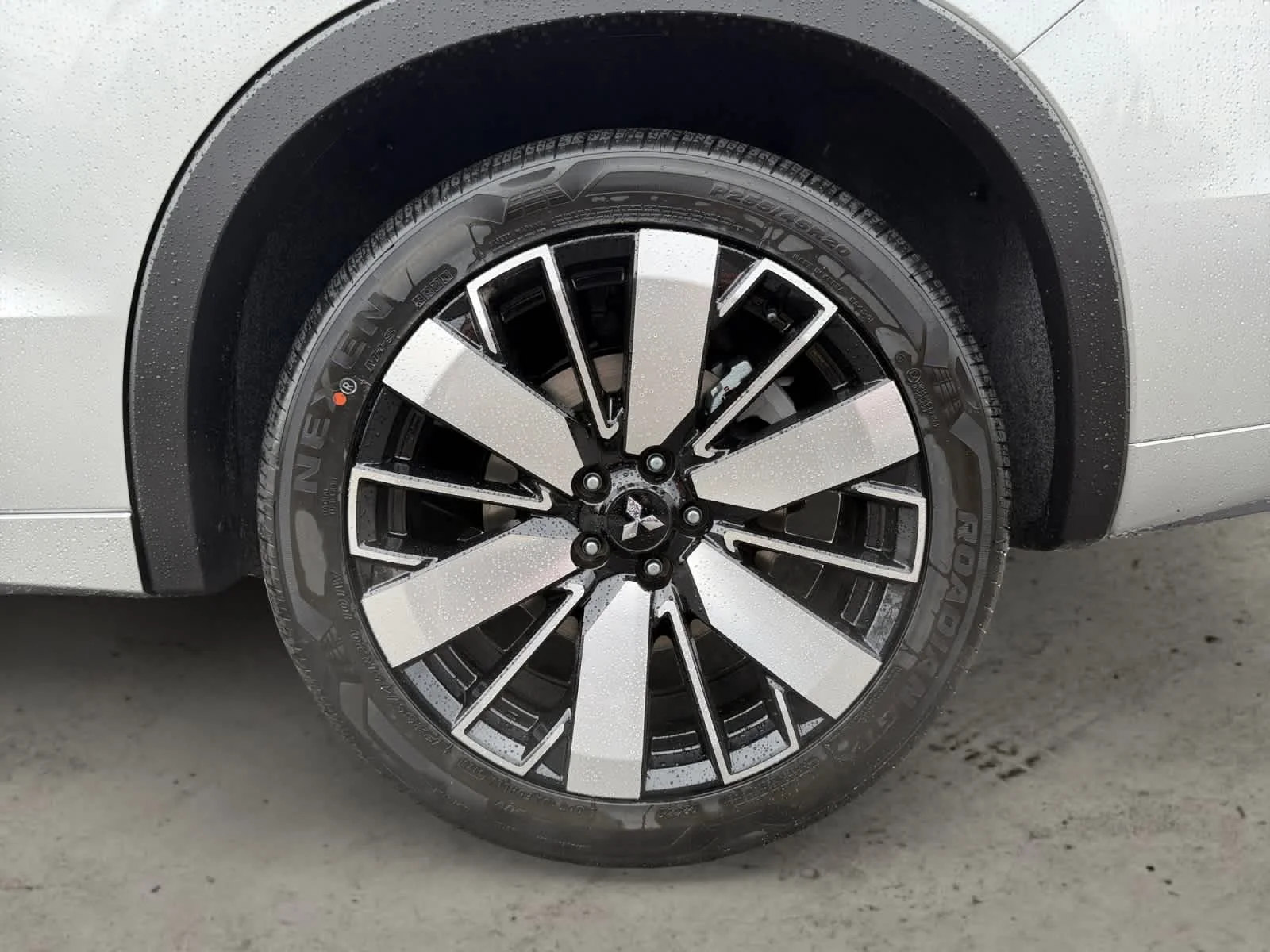 New 2026 Alloy Silver Metallic Mitsubishi SEL image 9