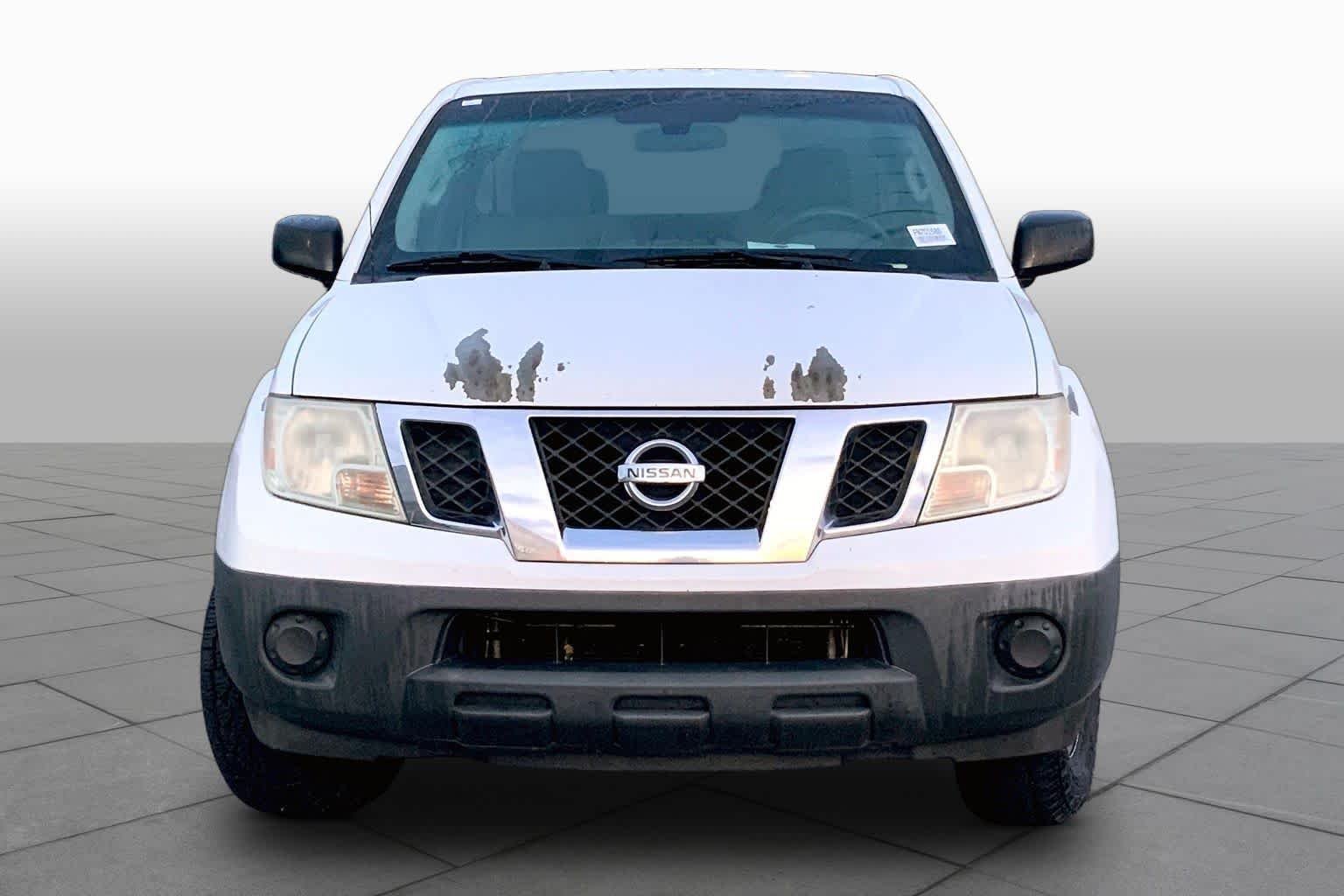 Used 2015 Glacier White Nissan S image 3
