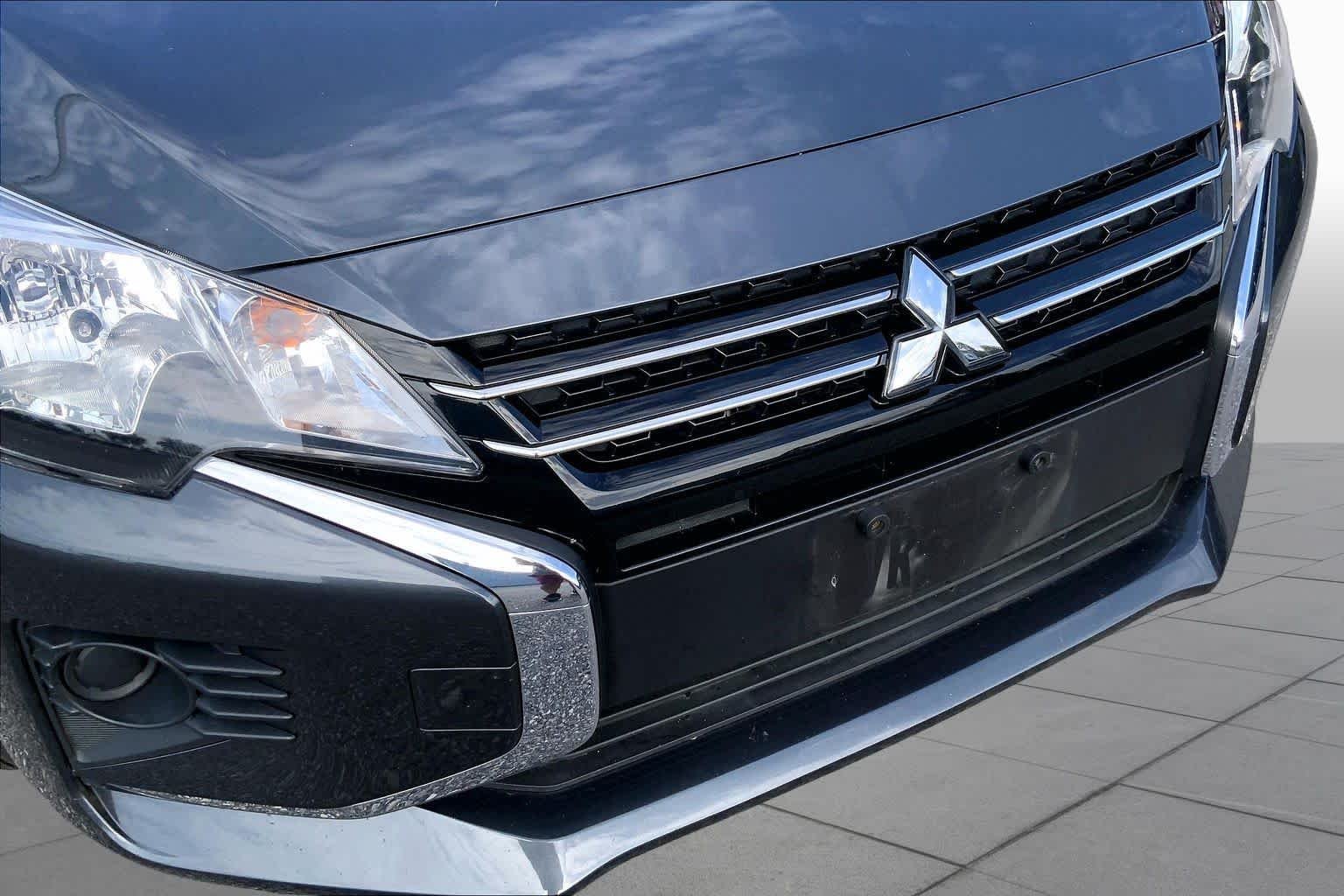 Used 2024 Graphite Gray Metallic Mitsubishi ES image 29