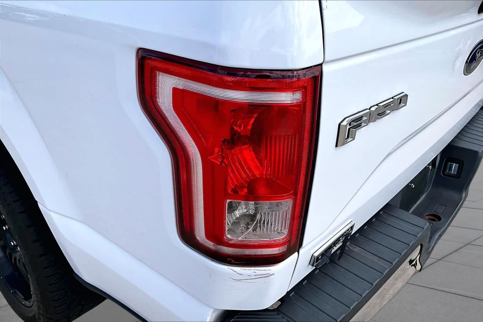 Used 2015 Oxford White Ford XLT image 26