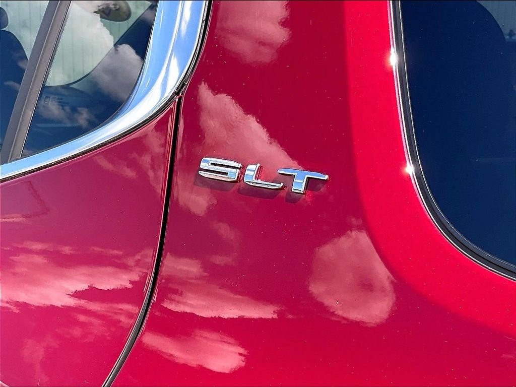 Used 2022 Cayenne Red Tintcoat GMC SLT image 29