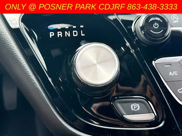 New 2027 Diamond Black Crystal Pearl-Coat Exterior Paint Chrysler  image 17