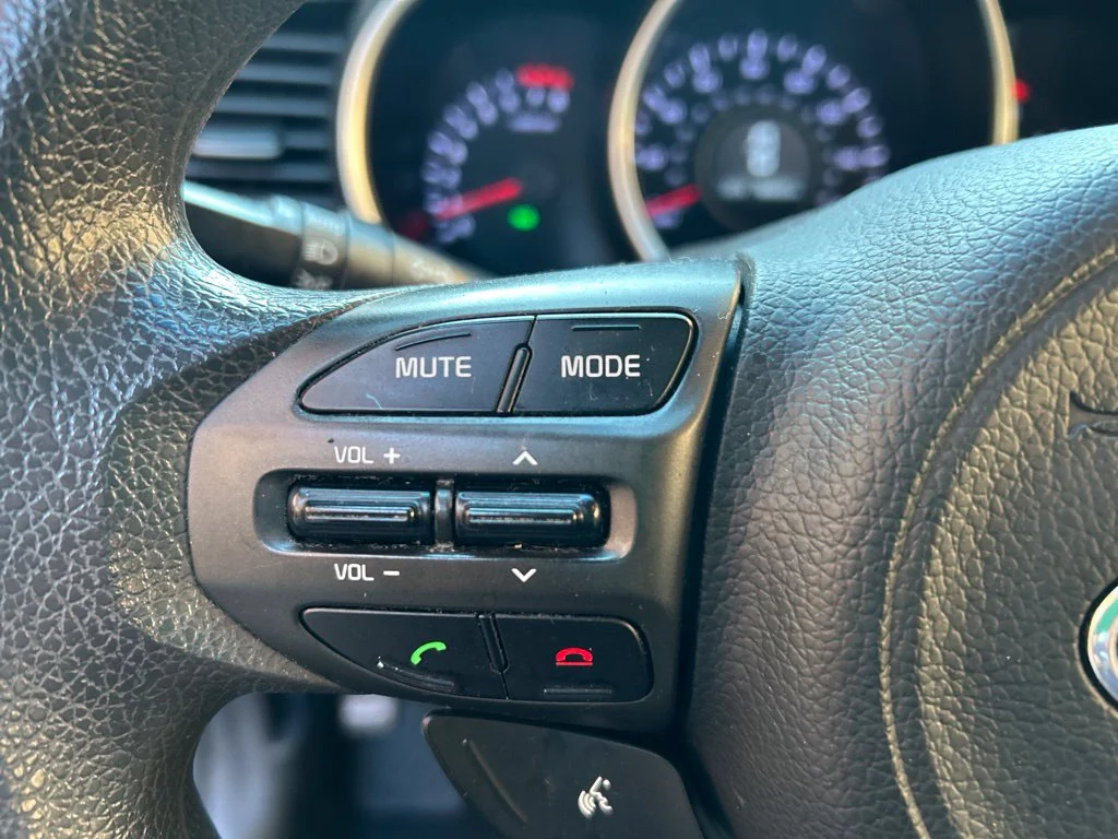Used 2015 Silver Kia LX image 19