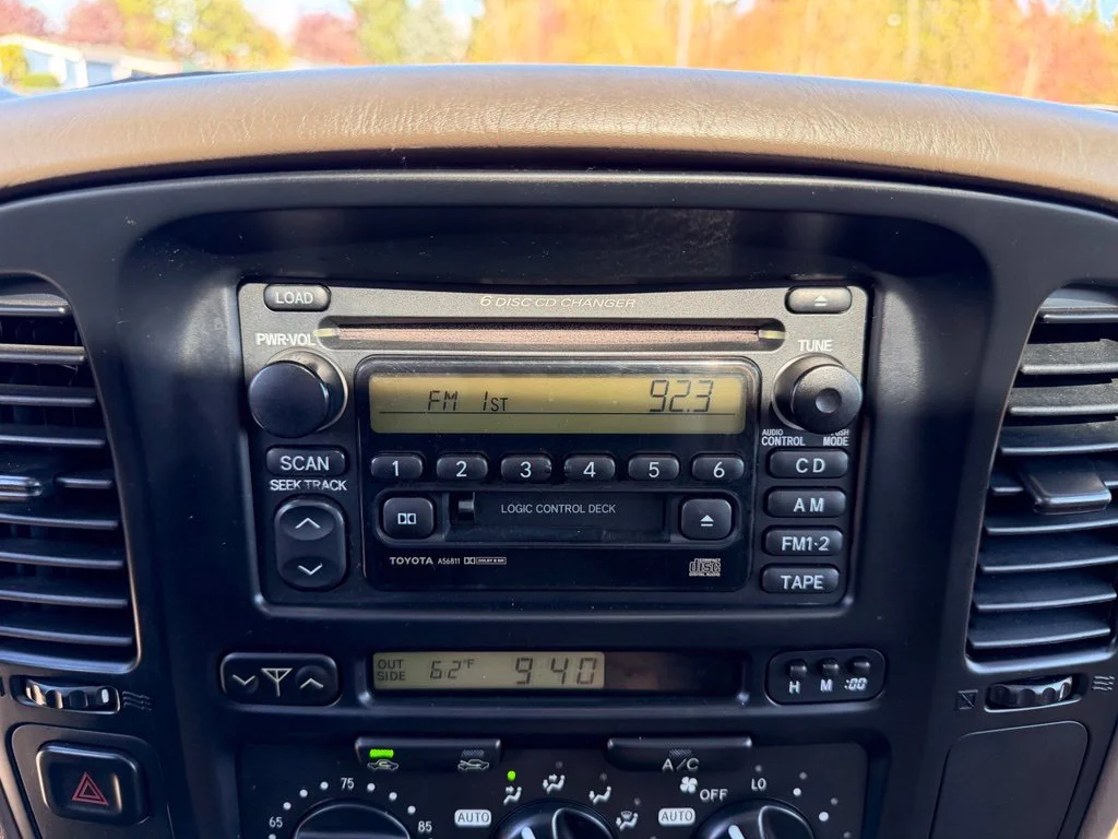 Used 2000 Black Toyota Base image 21