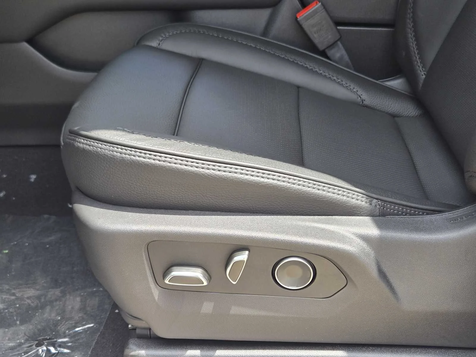 2026 GMC Yukon XL Denali - Photo 16