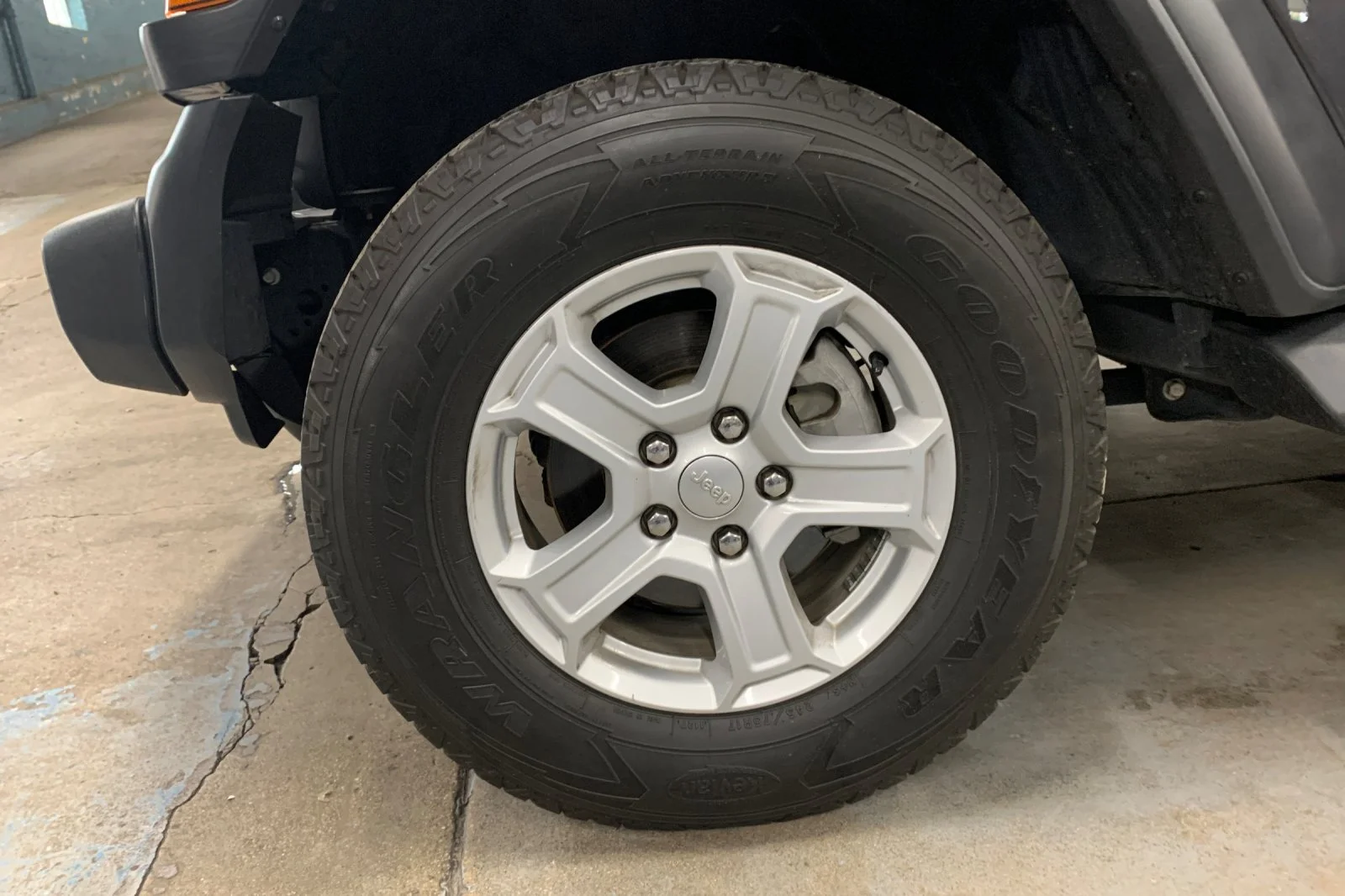 Used 2021 Crystal Metallic Jeep Unlimited Sport S image 32