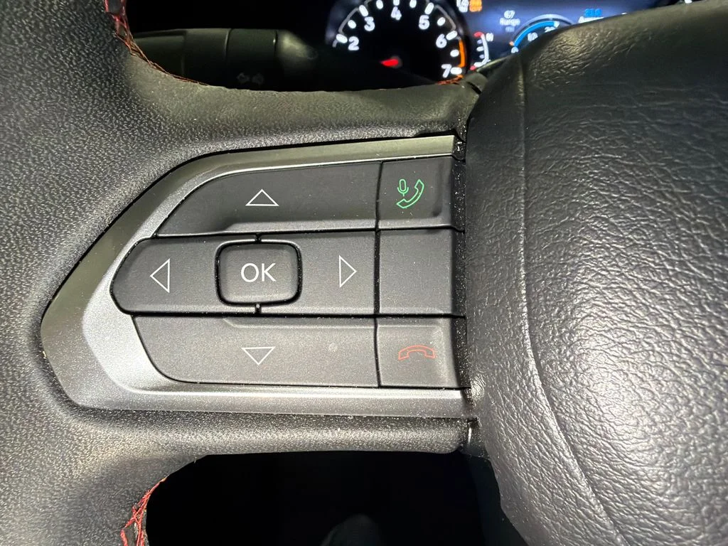 Certified Used 2025 Red Hot Pearlcoat Jeep Trailhawk image 29