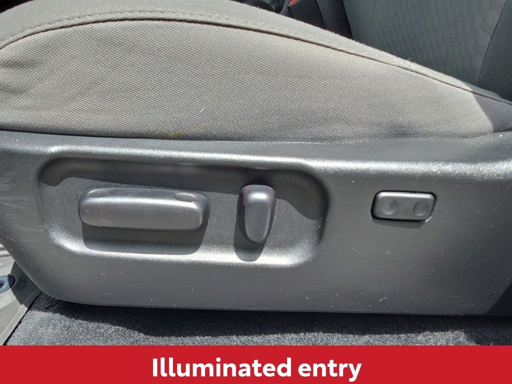 Used 2021 White Toyota SR5 image 22