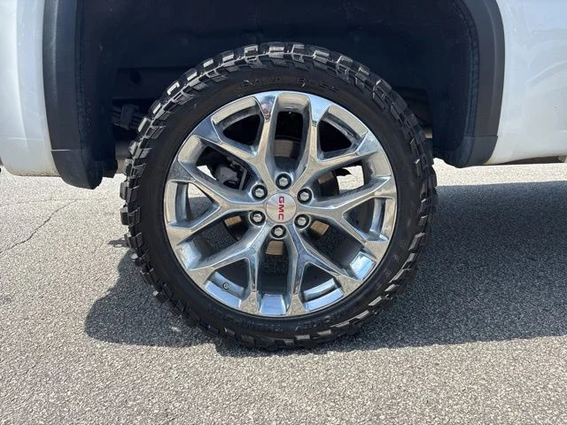 Used 2023 White GMC AT4X image 10