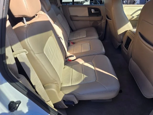 Used 2004 White Ford Eddie Bauer image 11