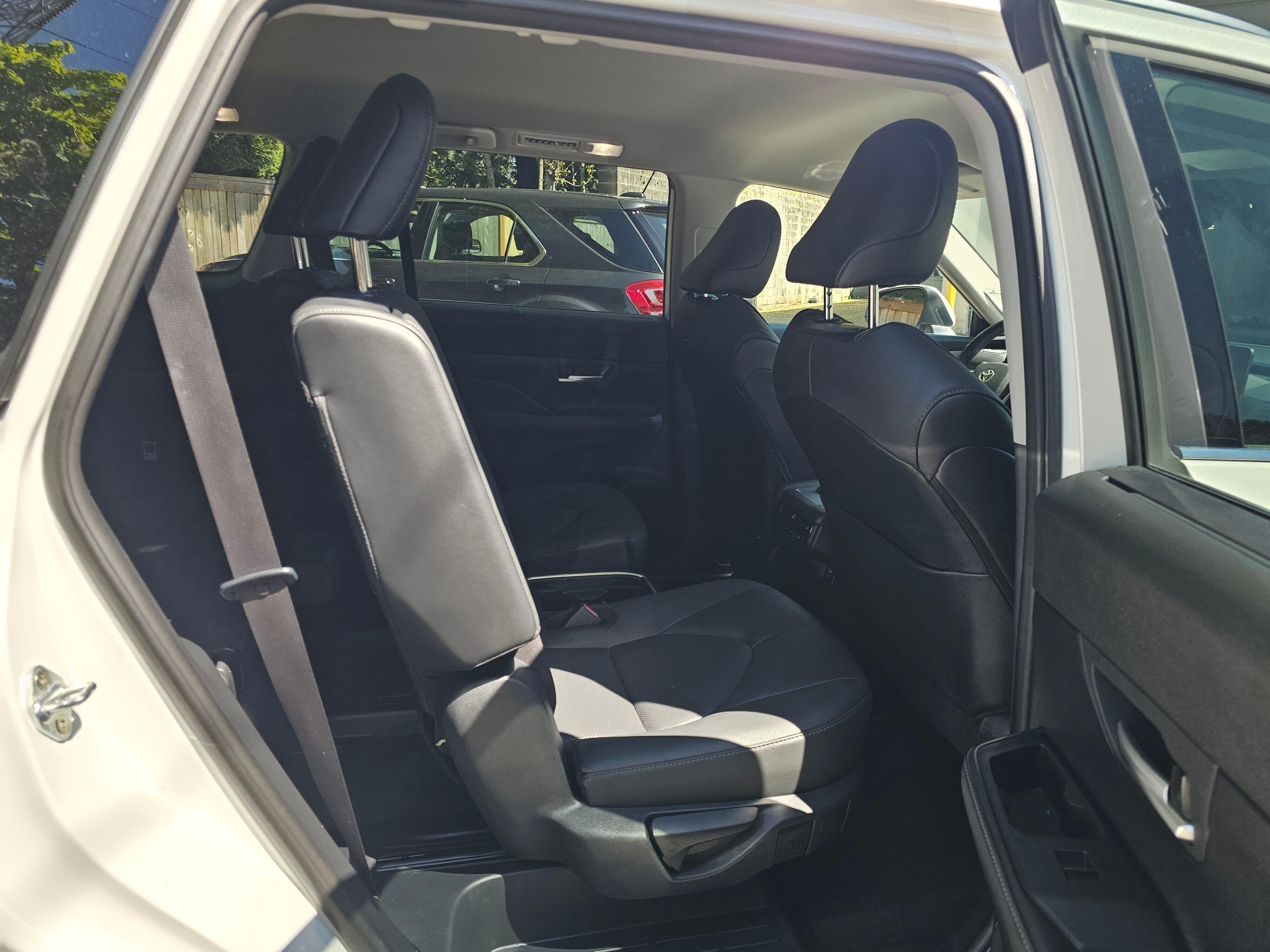 Used 2024 Wind Chill Pearl Toyota Limited image 11