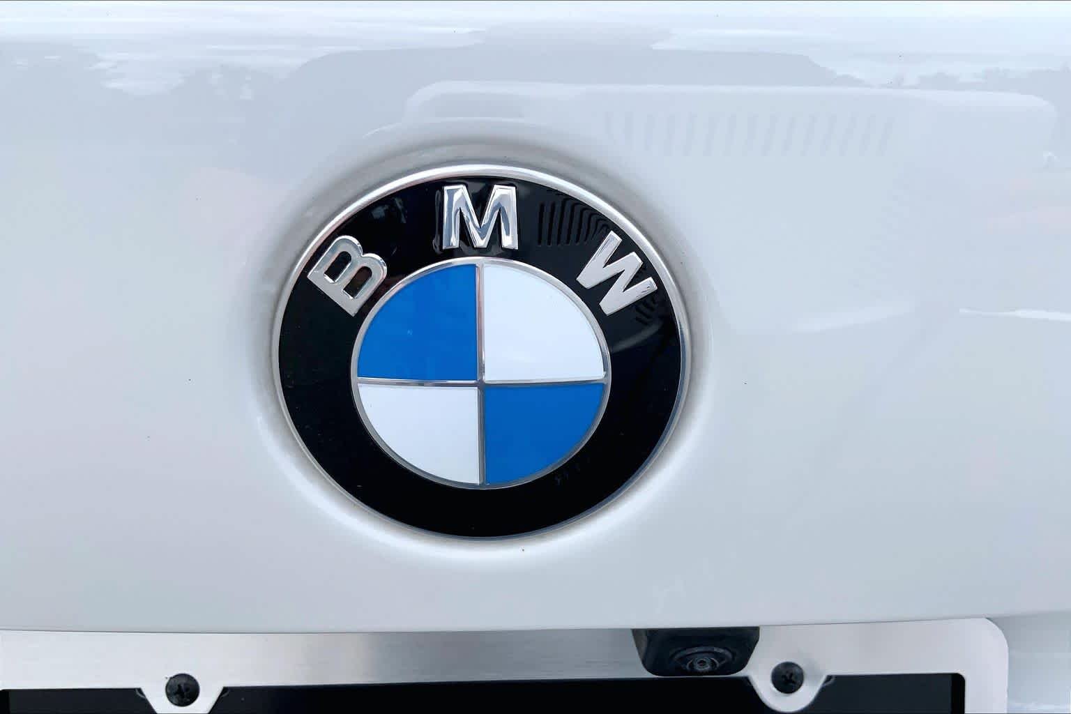 Certified Used 2024 Alpine White BMW xDrive40i image 9