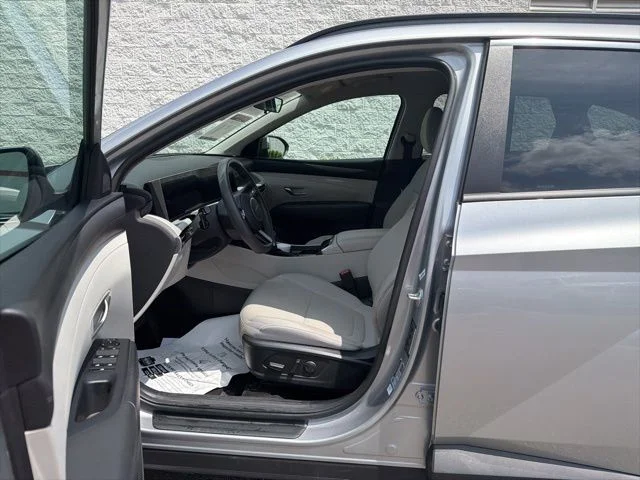 Used 2025 Silver Hyundai SEL image 30