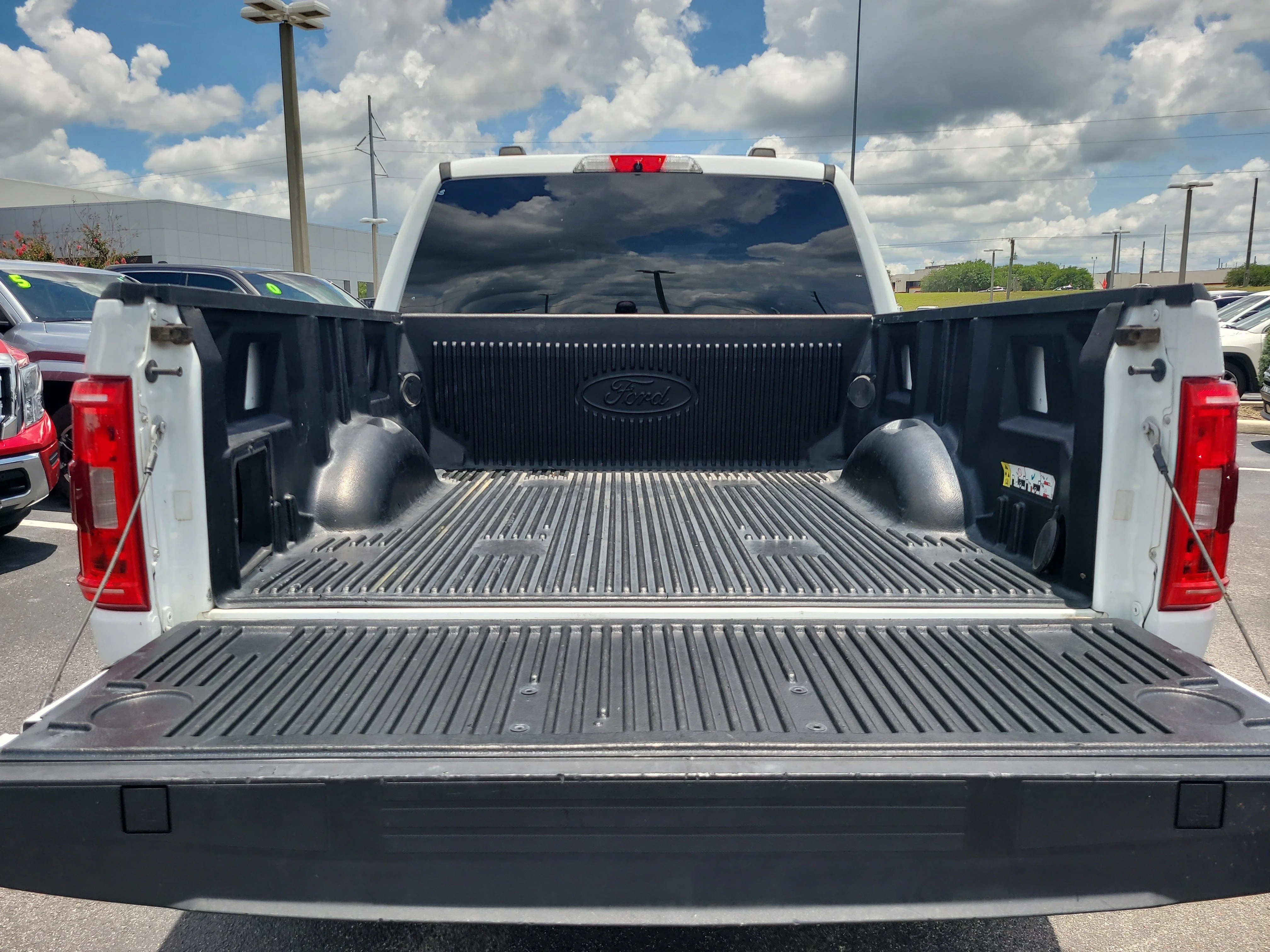 Used 2022 Oxford White Ford XLT image 8