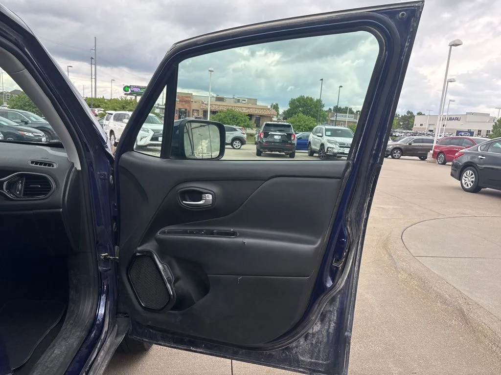 Used 2018 Blue Jeep Latitude image 23
