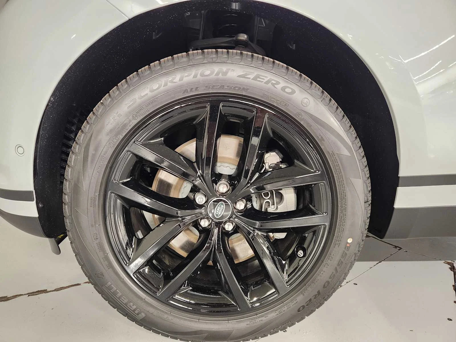 New 2026 Fuji White Land Rover S - P250 image 13