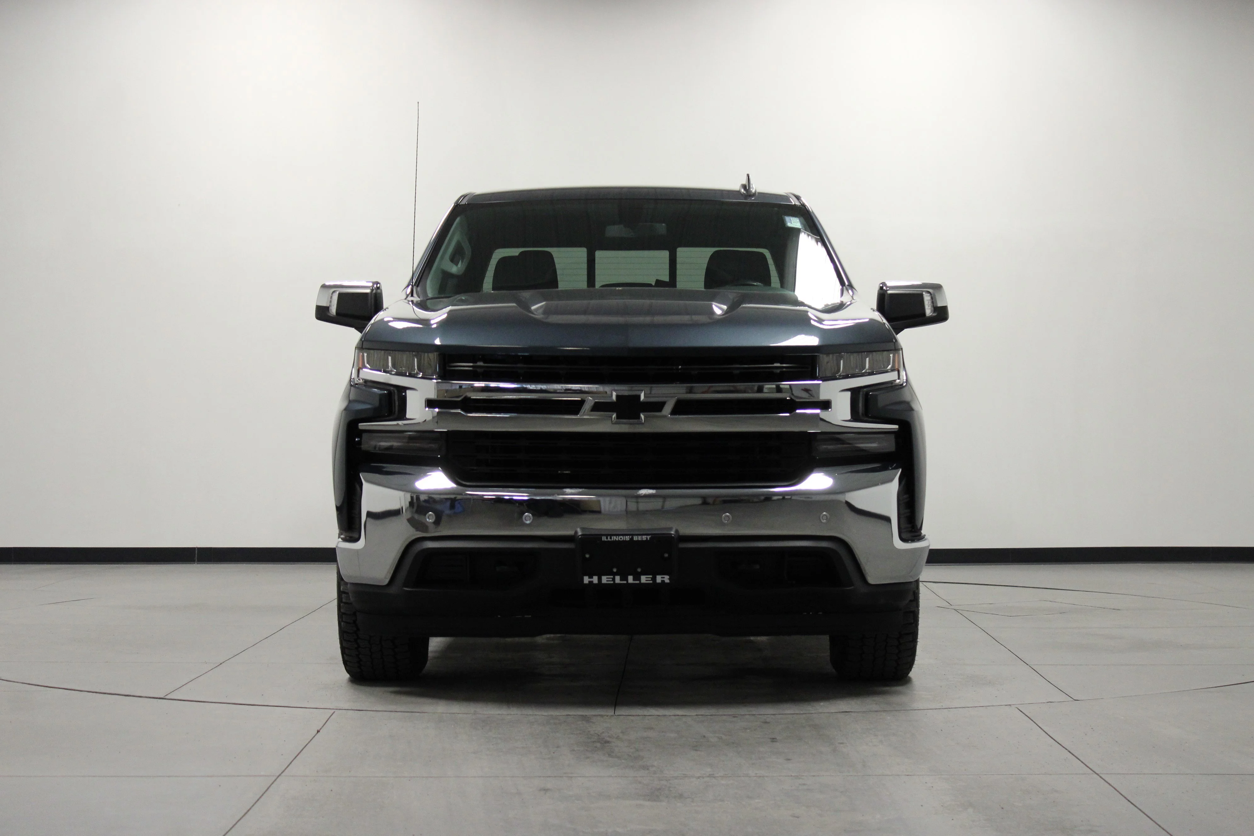 Used 2020 Shadow Gray Metallic Chevrolet LT image 9