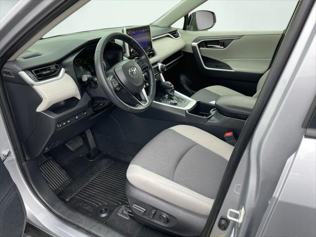 Certified Used 2025 SILVER SKY METALLIC Toyota  image 21