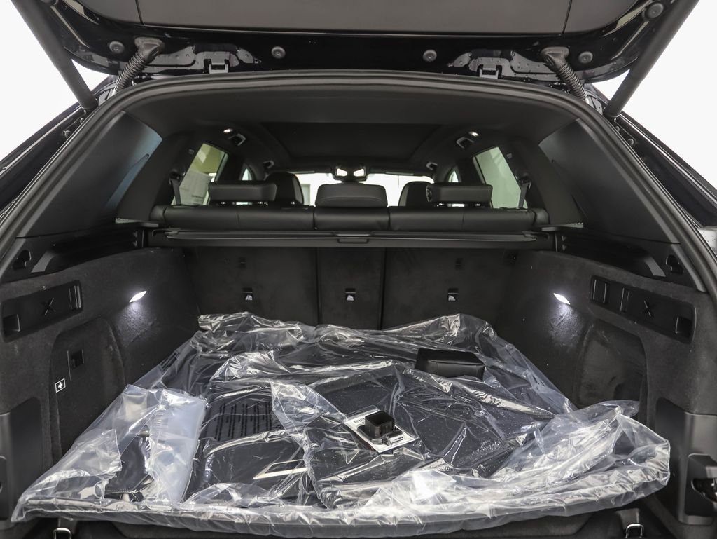 New 2026 Carbon Black Metallic BMW xDrive40i image 24