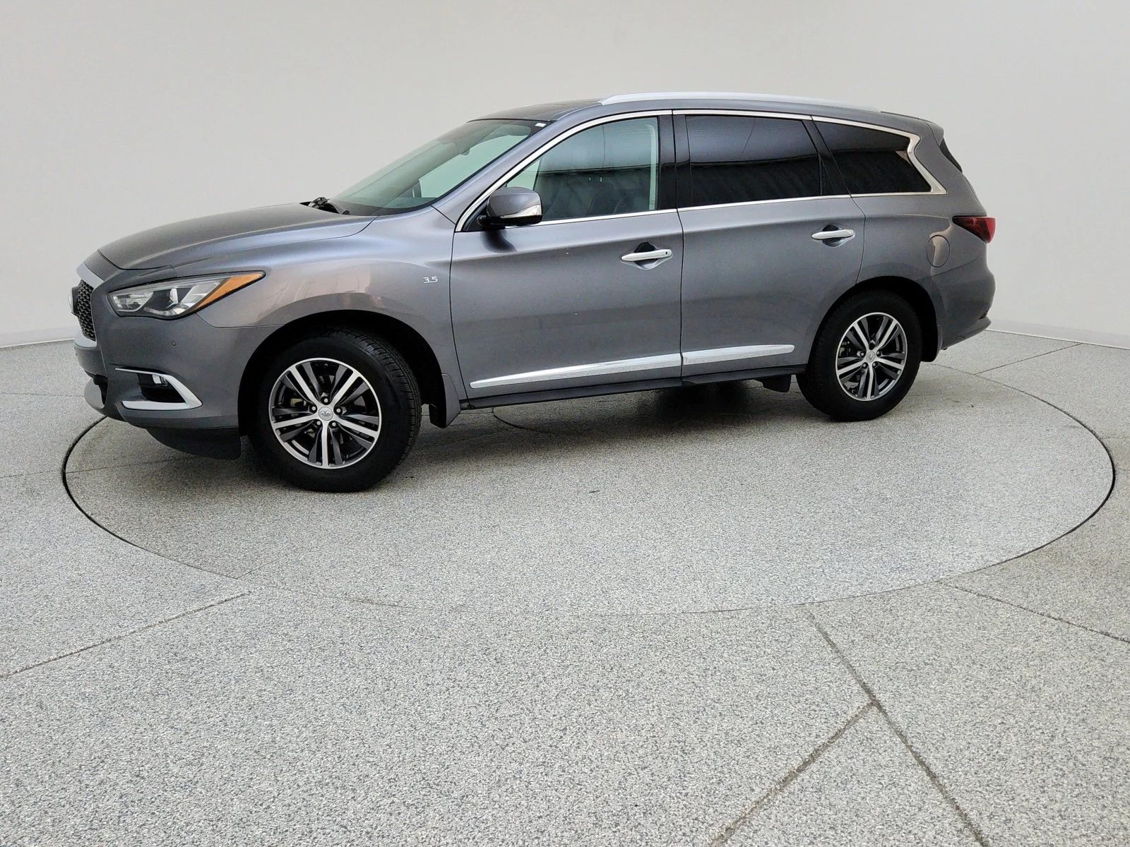 Used 2017 Graphite Shadow INFINITI  image 12