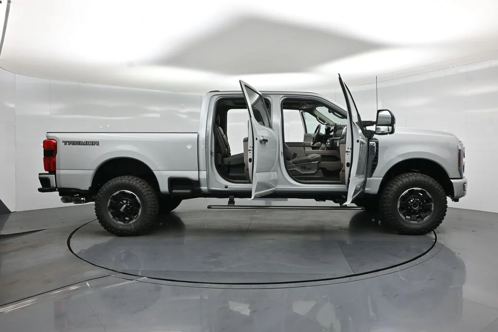 New 2026 Avalanche Ford Platinum image 4