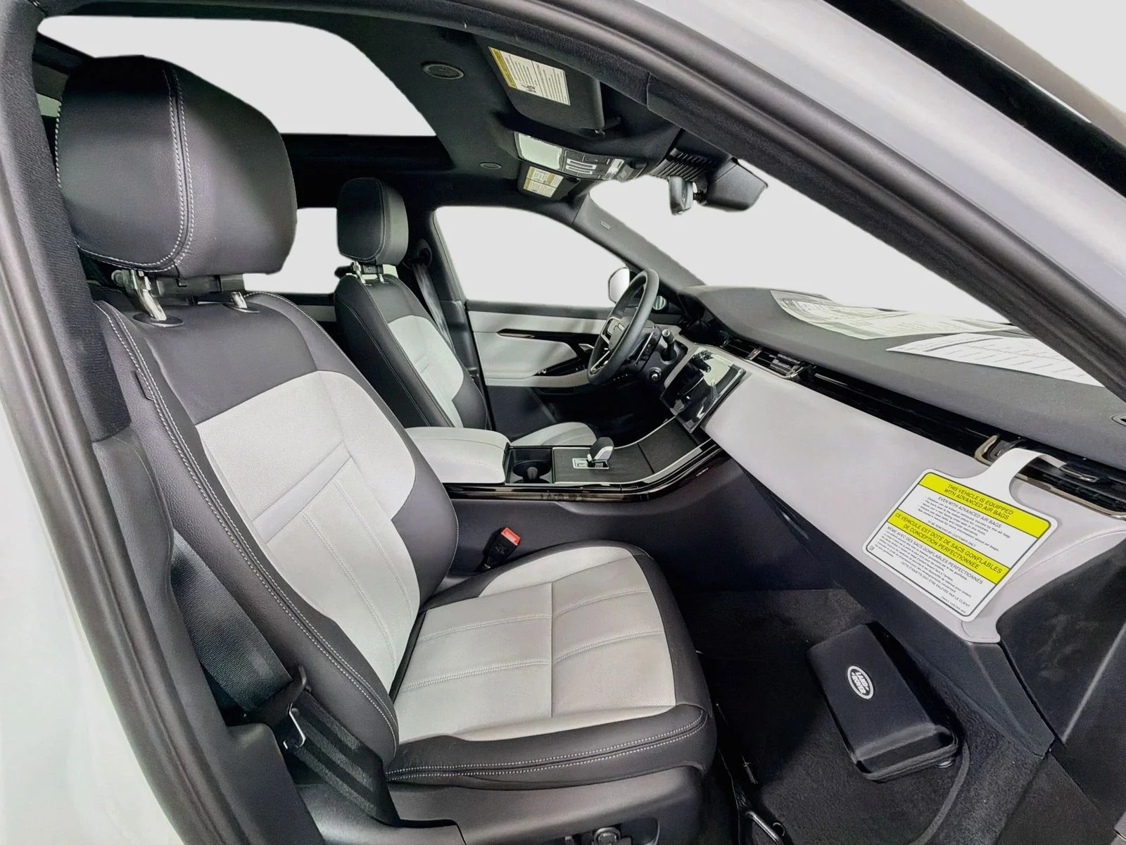 New 2026 Fuji White Land Rover Hoxton Edition image 33