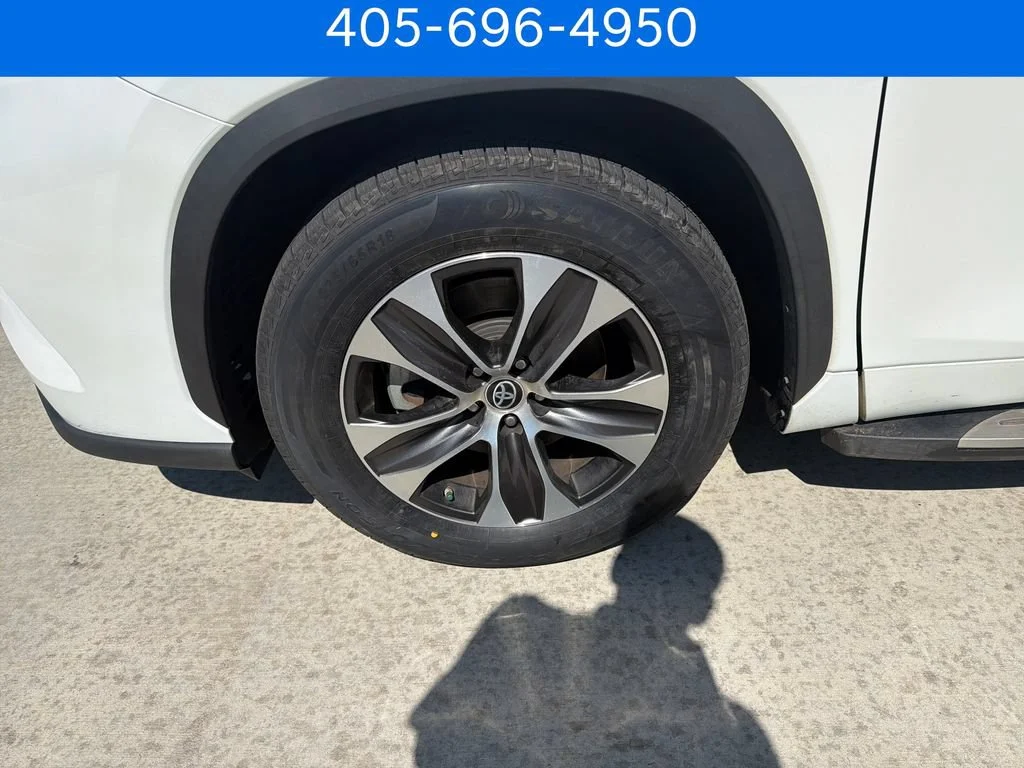 Pre-Owned 2022 Toyota Highlander XLE