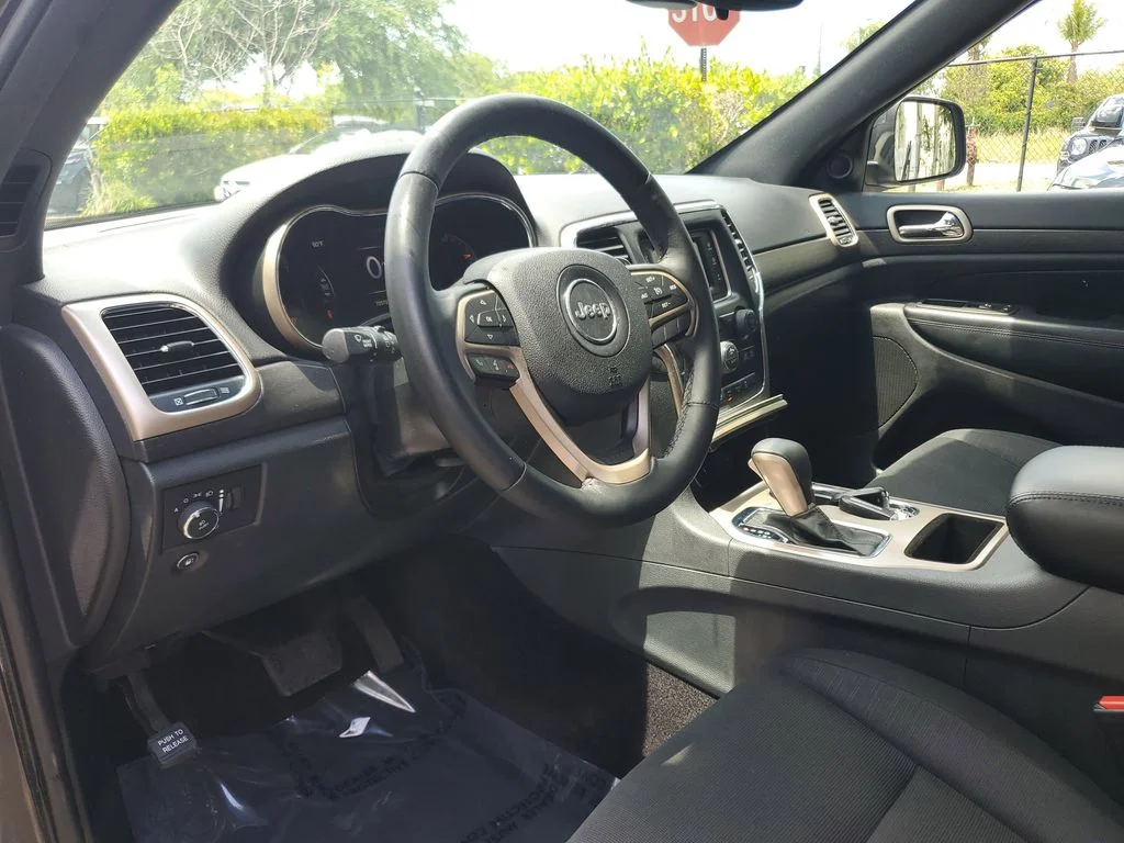 Used 2017 Gray Jeep Laredo image 21