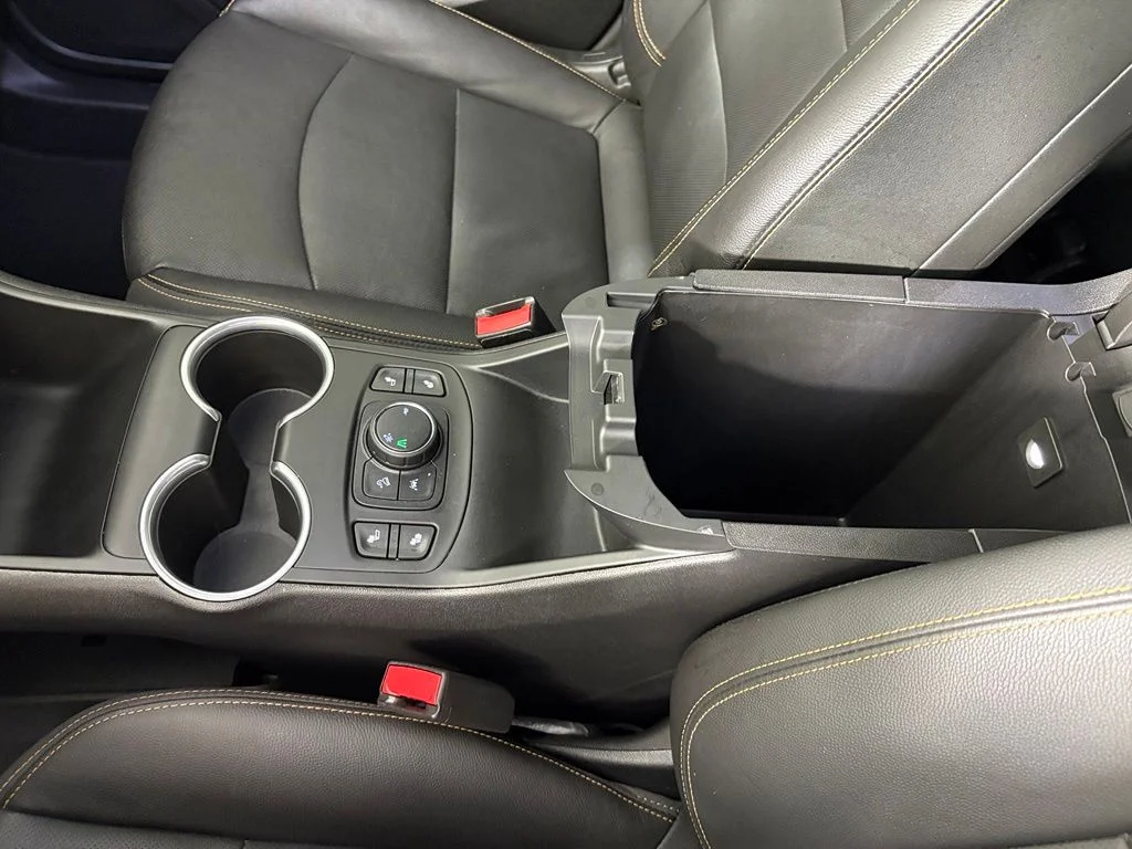 Used 2020 White GMC SLT image 32