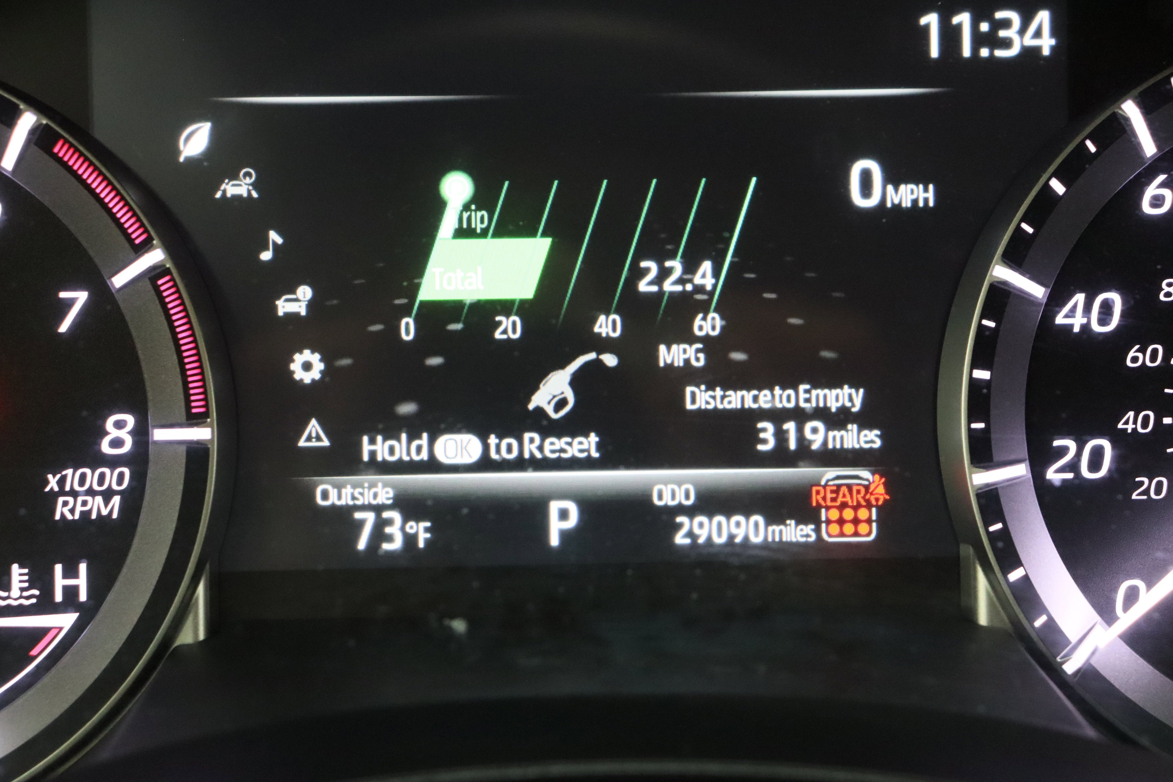 2025 Toyota Highlander LE - Photo 42