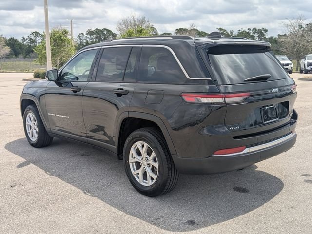Used 2023 Diamond Black Jeep Limited image 6