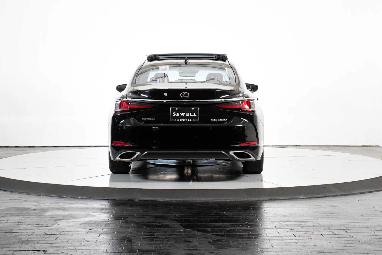 Used 2019 Obsidian Lexus Ultra Luxury image 4