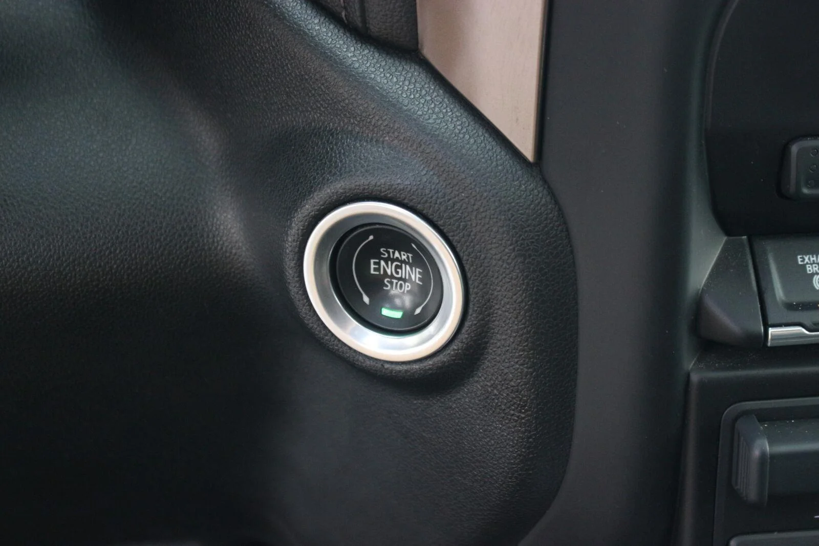 Used 2023 IRIDESCENT PEARL TRICOAT Chevrolet High Country image 32