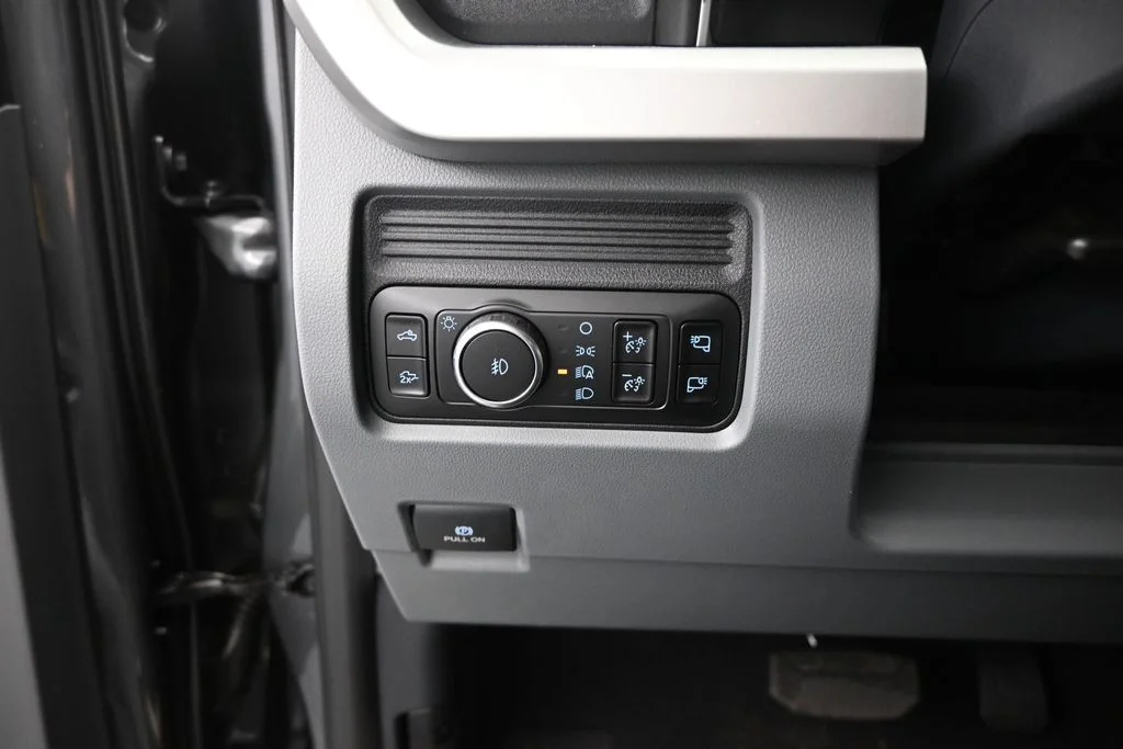 New 2026 Carbonized Gray Metallic Ford XLT image 12