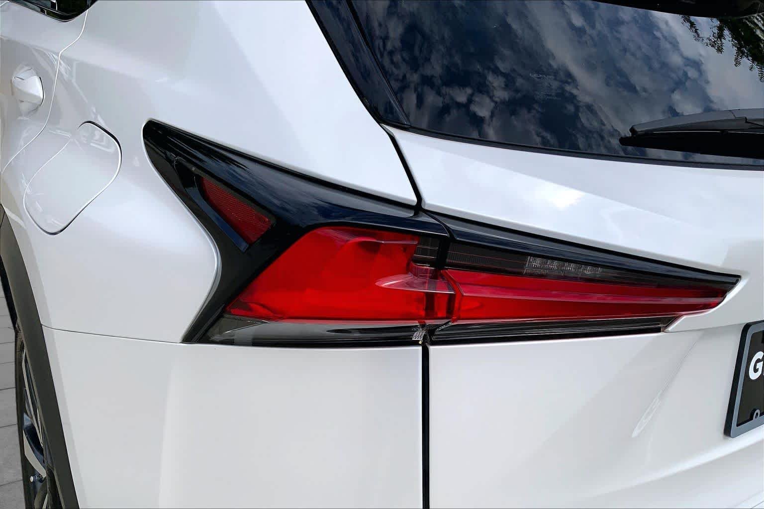 Used 2021 Eminent White Pearl Lexus  image 28