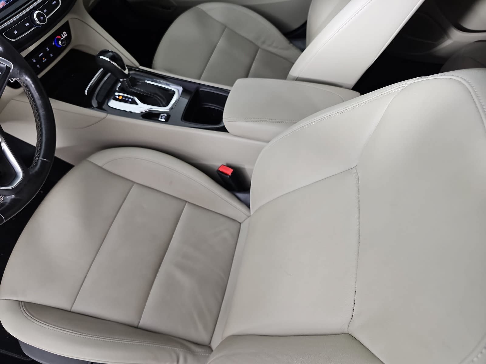 Used 2018 White Buick Essence image 14