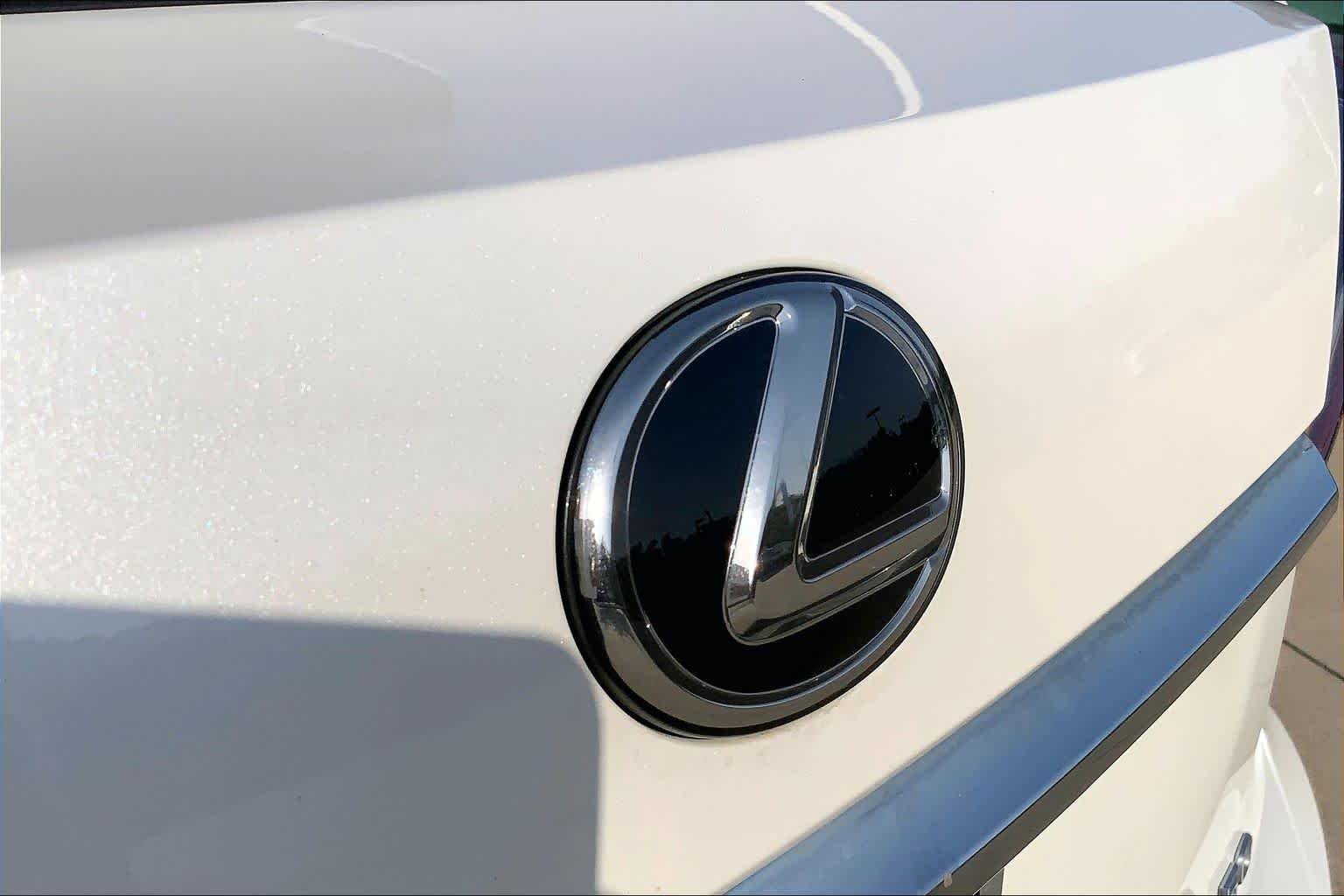 Used 2016 Eminent White Pearl Lexus  image 31