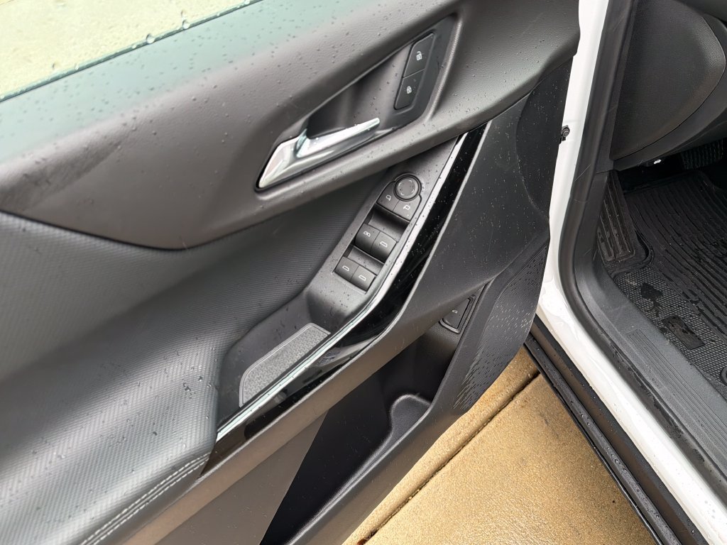 New 2027 Summit White Chevrolet LT image 27