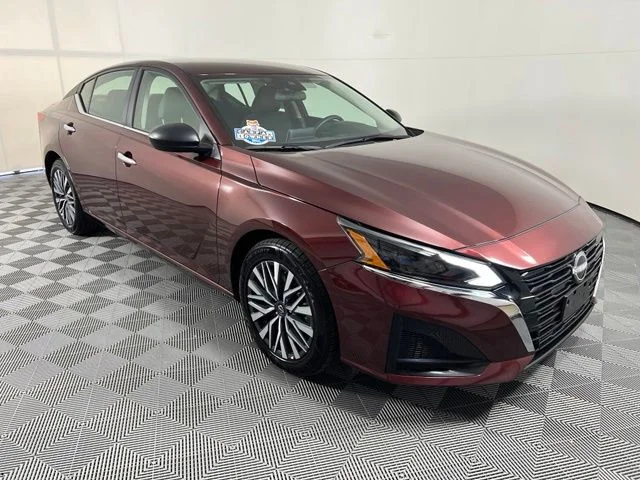 Used 2025  Nissan 2.5 SV image 1