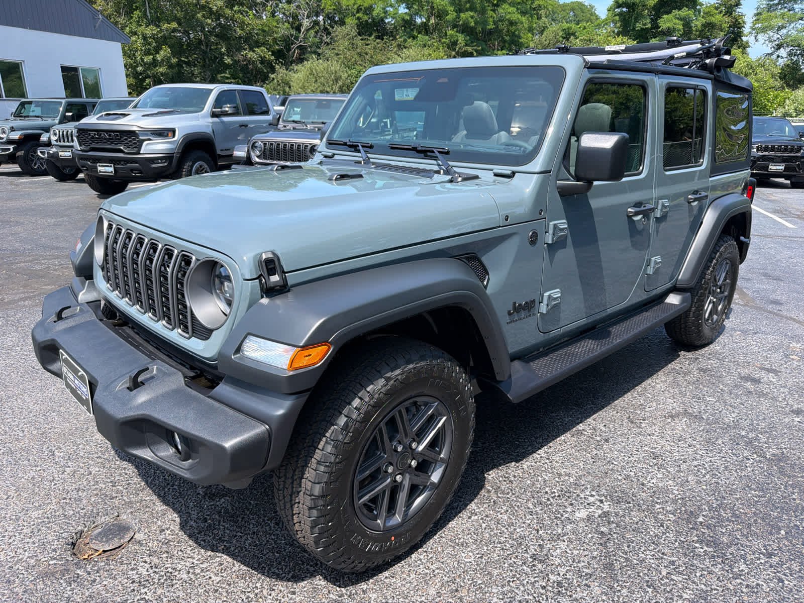 New 2026 Anvil Clear-Coat Exterior Paint Jeep Sport S image 4