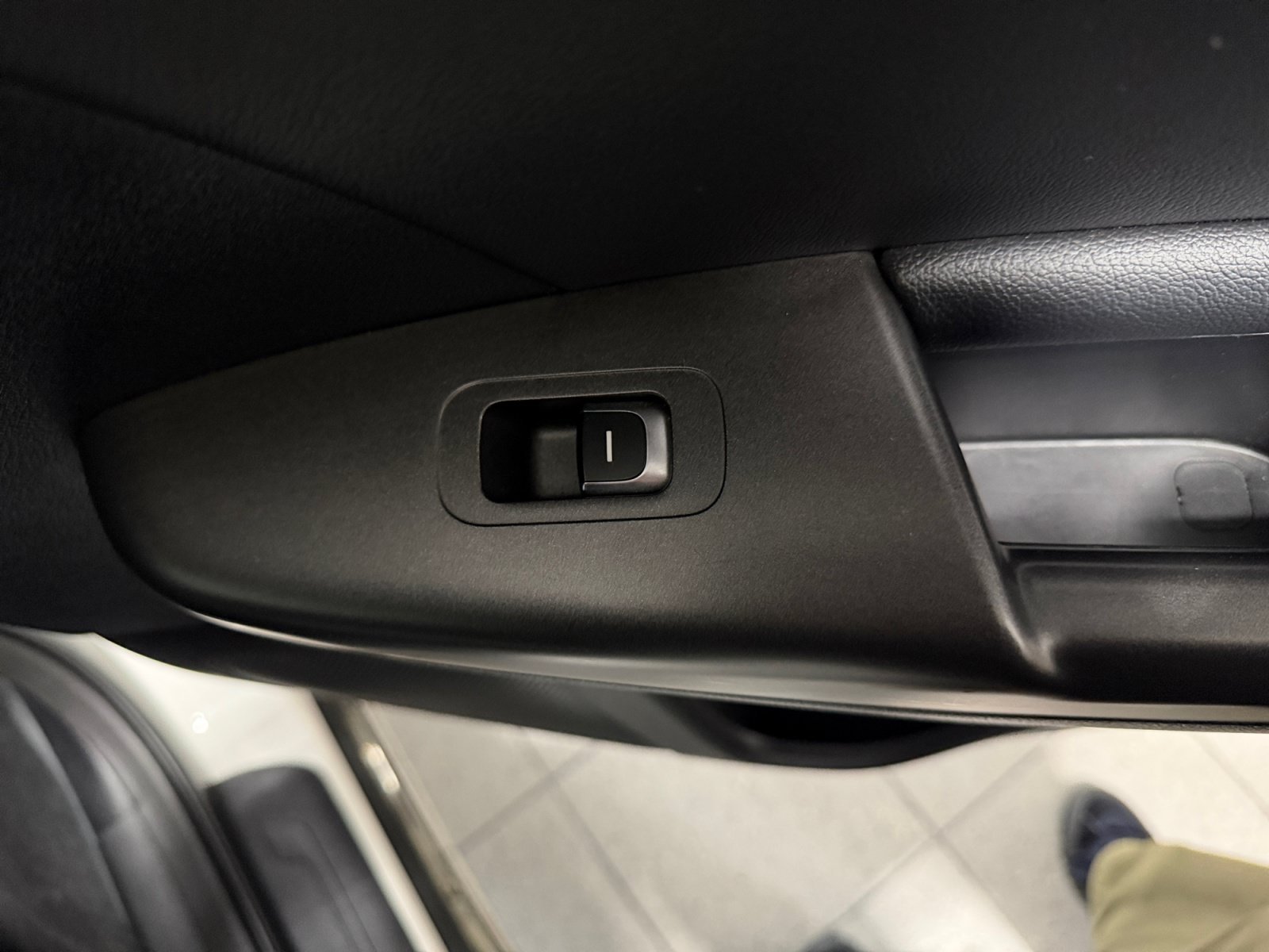 Used 2020 Snow White Pearl Kia S image 38